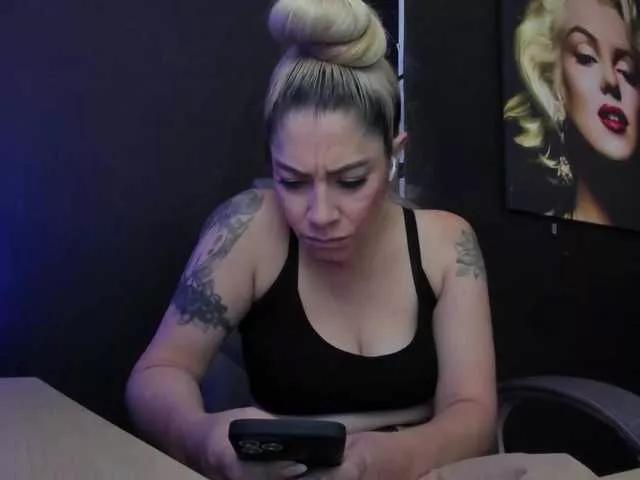 Offline viktoria-davis on BongaCams