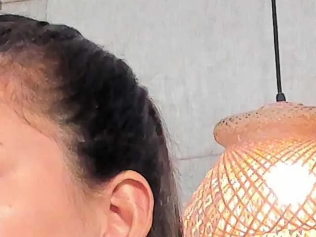 Offline violethilton on BongaCams