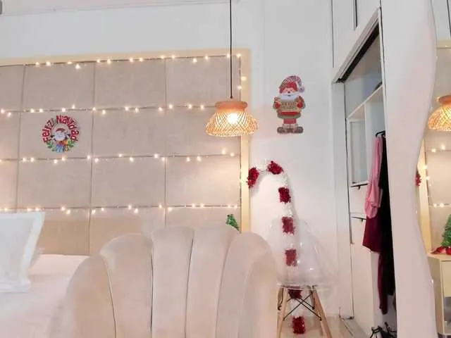 Offline violethilton on BongaCams