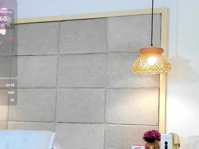 Offline violethilton on BongaCams