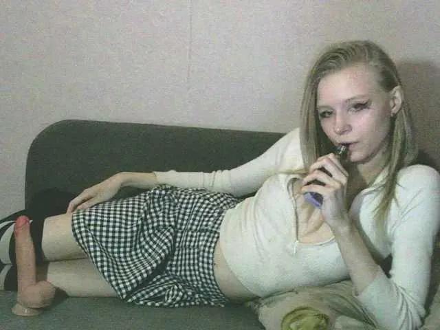 Offline White-snow on BongaCams