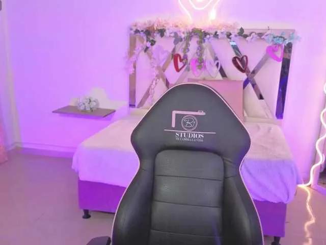 Freechat ZURY-TAY on BongaCams