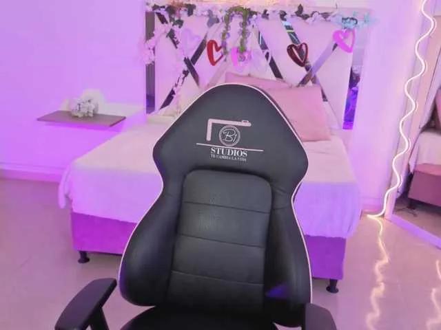 Freechat ZURY-TAY on BongaCams