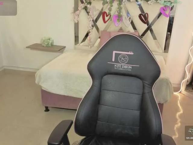 Freechat ZURY-TAY on BongaCams