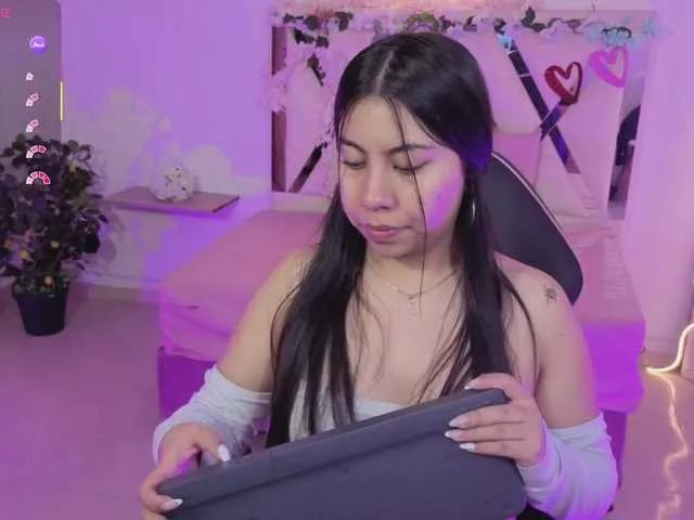 Freechat ZURY-TAY on BongaCams