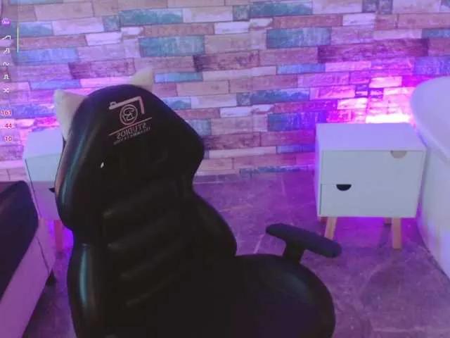 Freechat ZURY-TAY on BongaCams