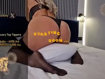 Freechat amysuperheroes on Chaturbate