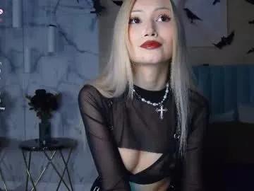 Freechat carolreeves on Chaturbate