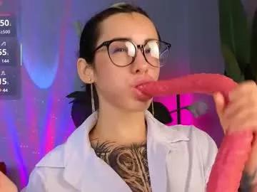 Freechat evarabbit on Chaturbate