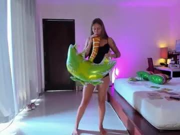 Freechat holy_khloe on Chaturbate