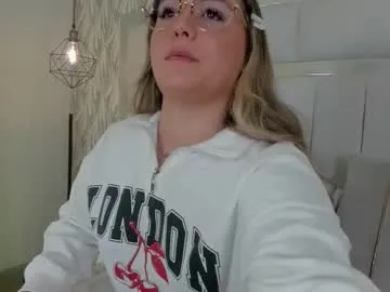 Freechat im_dalhia on Chaturbate