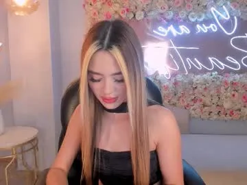 Freechat juanitaclay on Chaturbate