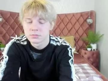 Freechat kevinm1lky on Chaturbate