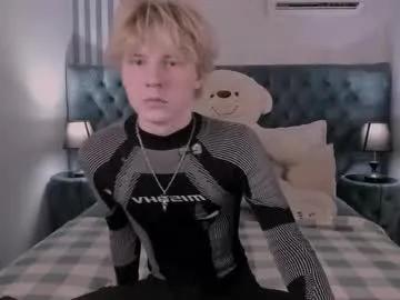 Freechat kevinm1lky on Chaturbate