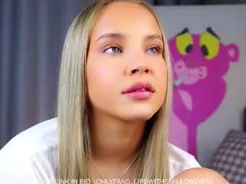 Freechat lipswithsmileonthem on Chaturbate