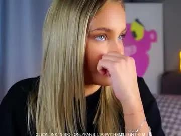 Freechat lipswithsmileonthem on Chaturbate