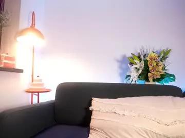 Freechat littlee33 on Chaturbate