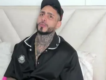 Freechat logan_hugh8 on Chaturbate