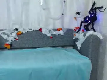 Freechat love_bella_ on Chaturbate