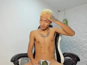 Freechat lunay_bigcock420 on Chaturbate