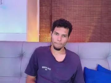 Freechat mialuxx on Chaturbate