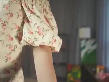 rosellegaeta — Hello i`m Elsa, i`m #18 #teen #new #shy #natural   goal:  squeeze my butt close to the camera  [55 tokens remaining]