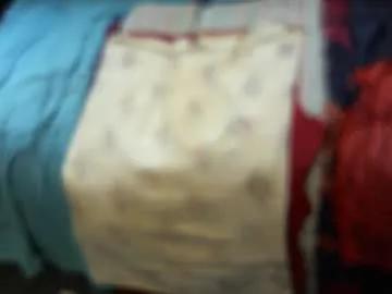 Freechat yellowsnakes on Chaturbate