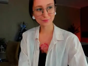 Freechat yourlovelystoryy on Chaturbate