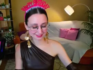 Freechat yourlovelystoryy on Chaturbate