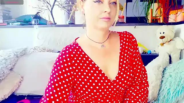 Freechat _JuliaSpace_ on StripChat