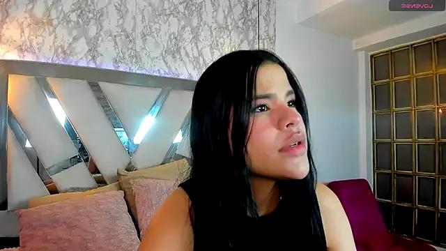 StripChat Aisha_poweer is Freechat Aisha_poweer — naked + oil in my body