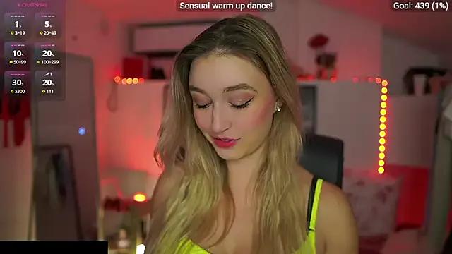 StripChat Alexis___Texas is Freechat Alexis___Texas — Handbra dance + flash boobies