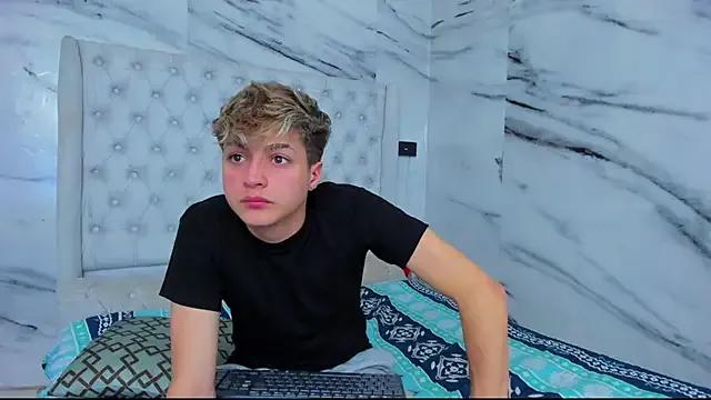 Freechat Ari_and_Storm on StripChat