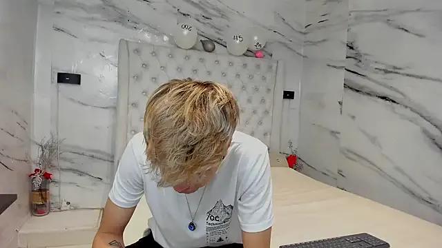 Freechat Ari_and_Storm on StripChat