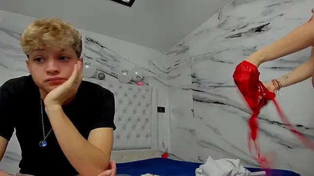 Freechat Ari_and_Storm on StripChat