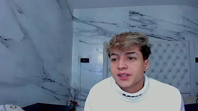 Freechat Ari_and_Storm on StripChat