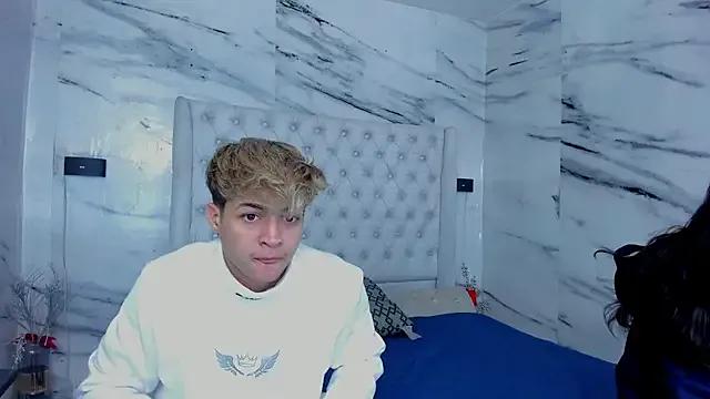 Freechat Ari_and_Storm on StripChat