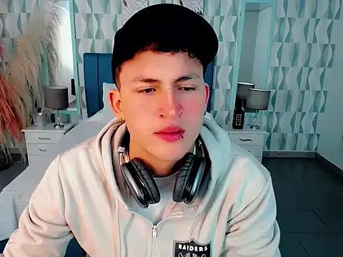 StripChat Axel_savage is Freechat Axel_savage — Flex your biceps