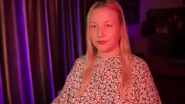 Freechat BikiHellena on StripChat