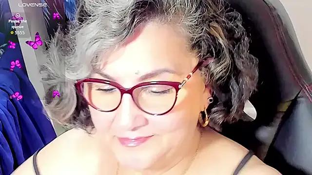 Freechat cataleya_mom on StripChat