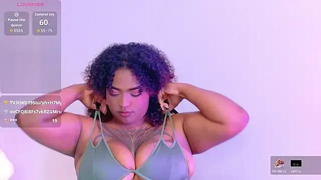 Freechat Cristal-Jonnes on StripChat