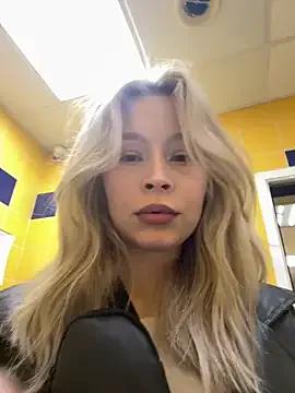 Group Cum_girlss on StripChat