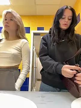 Group Cum_girlss on StripChat