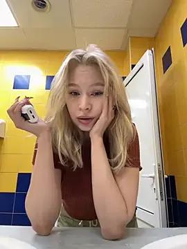 Group Cum_girlss on StripChat