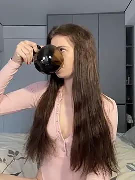 Freechat CurlyLara on StripChat