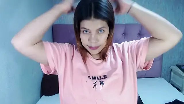 CurvyJulieth on StripChat