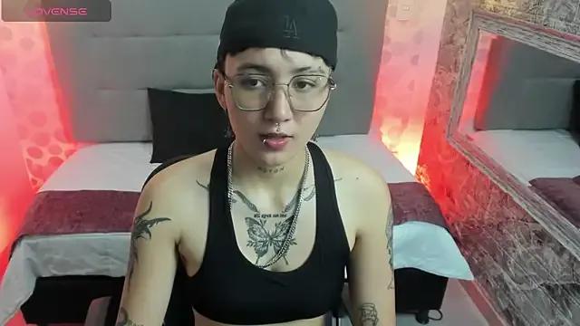 Freechat emahills__axelrose on StripChat