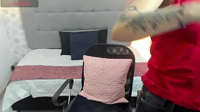 Freechat emahills__axelrose on StripChat