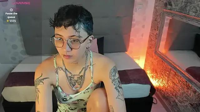 Freechat emahills__axelrose on StripChat