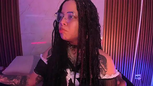 Freechat Emiilycollins on StripChat